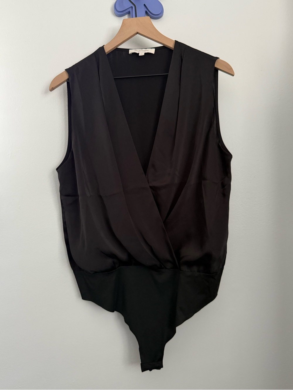 Favorite Daughter Large Sleeveless Date Drape Blouse Satin Black Career Business - Picture 4 of 10